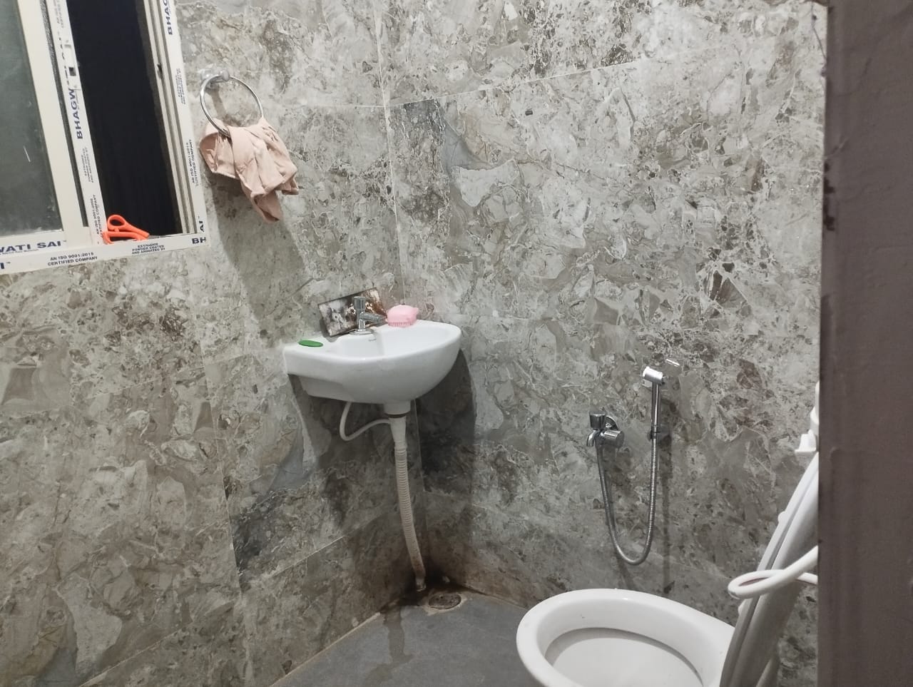 Unfurnished 2bhk in Geeta Nagar Road, Narikalbari, Guwahati, Assam, India for Rent